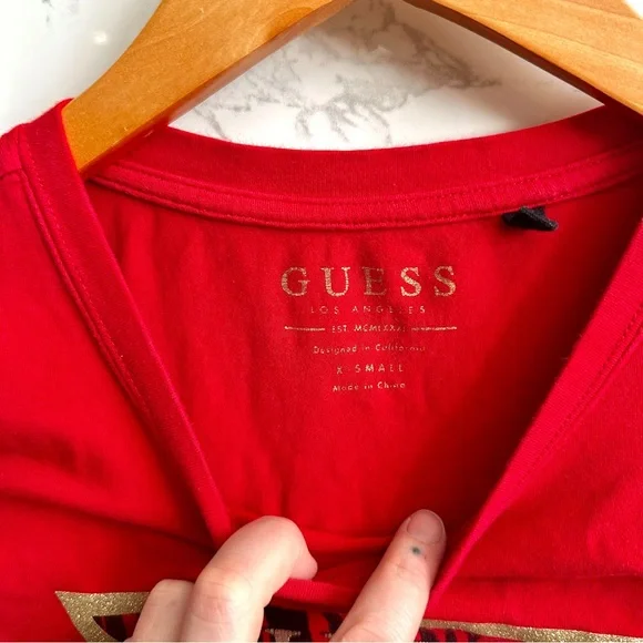GUESS Cropped Logo Tee - Picture 2 of 5